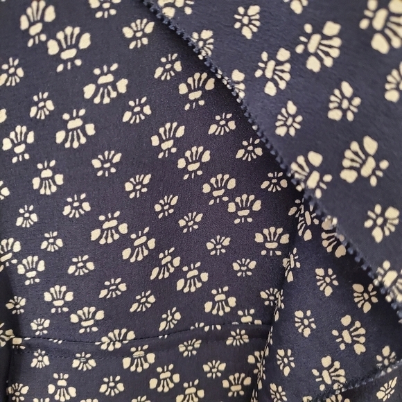 Veronica Beard Size 6 100% Silk Navy Blue Lotus Print Ruffle Blouse Dry Cleaned - Picture 9 of 14
